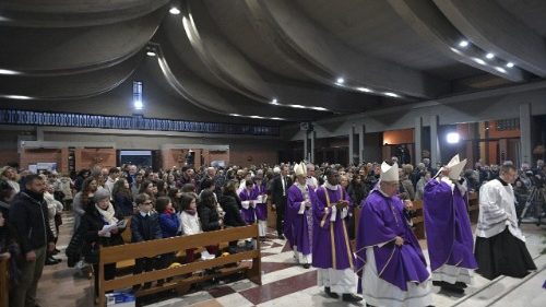 Messfeier in römischer Pfarrei: Die Herrlichkeit Jesu bereitet uns vor
