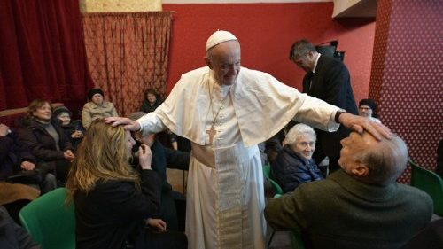 L'abbraccio del Papa alla parrocchia di San Gelasio