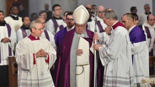 Arrête-toi pour regarder et contempler, exhorte le Pape lors de l'entrée en Carême