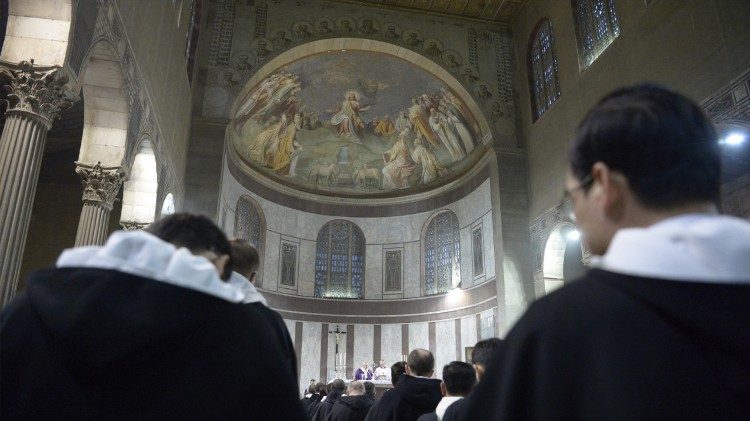 A renovação na Liturgia não surgiu no Concilio Vaticano II, mas já há 200 anos antes, sobretudo nas Abadias da Alemanha, Bélgica, Itália