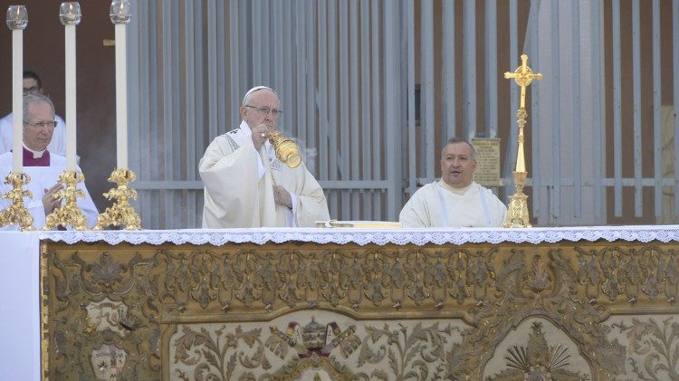 Papa Francesco a Ostia Santa Messa Corpus Domini