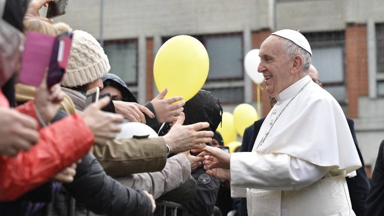 Papa Francisco visita Paróquia São Gelásio, em Roma, em 25 de fevereiro de 2018. 