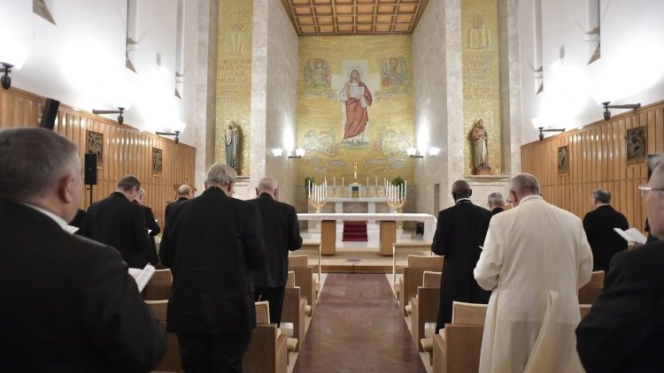 Pope Francis in the chapel of Casa Divin Maestro