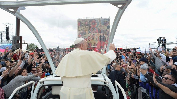 Pāvests Francisks tiekas ar kustības "Neokatehumenālais ceļš" locekļiem