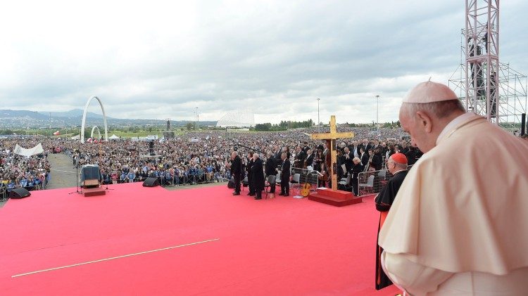 Der Papst in Tor Vergata, zur Feier des Geburtstages des Neokatechumenalen Weges
