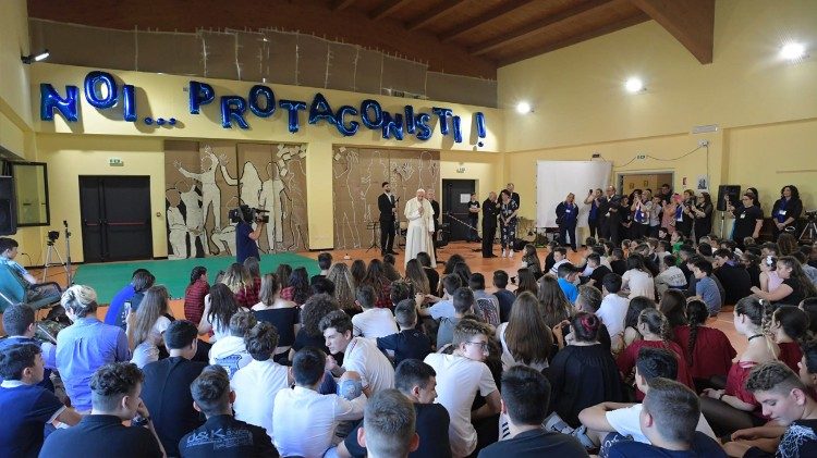 Włochy: epidemia pogrzebie kościelne szkolnictwo