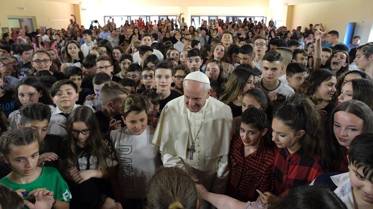 2018.05.25 Papa Francesco Visita Scuola Elisa Scala
