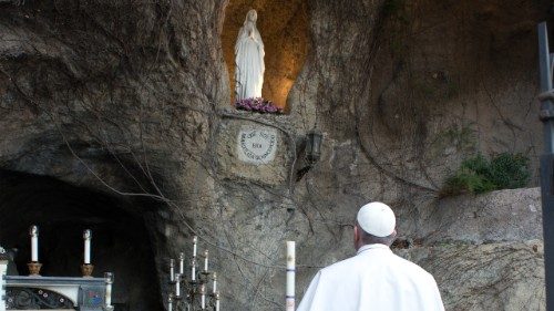 Május 30-án Ferenc pápa együtt imádkozza a rózsafüzért a világ kegyhelyeivel