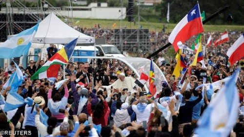 Il Papa a Tor Vergata per i 50 anni del Cammino: le testimonianze