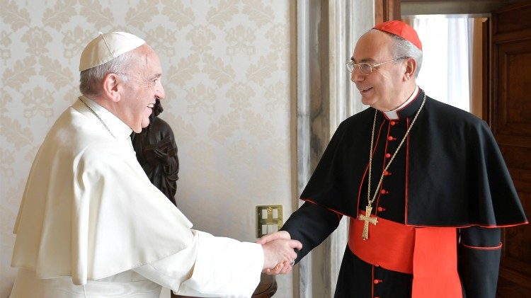 Entscheidet mit über den Gewinner des Preises: Kardinal Mamberti, hier bei einer Papstaudienz