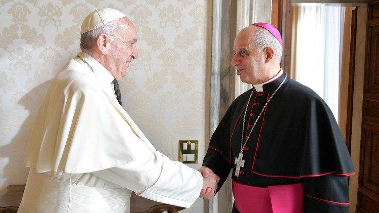 Dom Salvatore Fisichella com o Papa Francisco