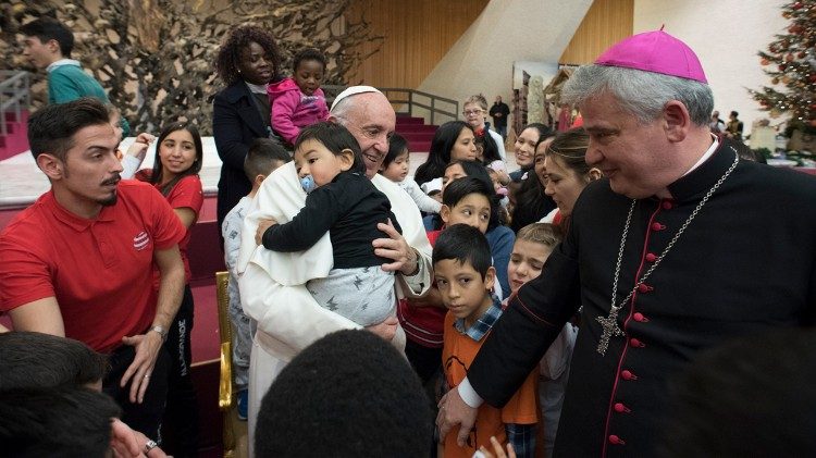 16 dicembre 2018: incontro di Papa Francesco con bambini, medici e volontari del Dispensario