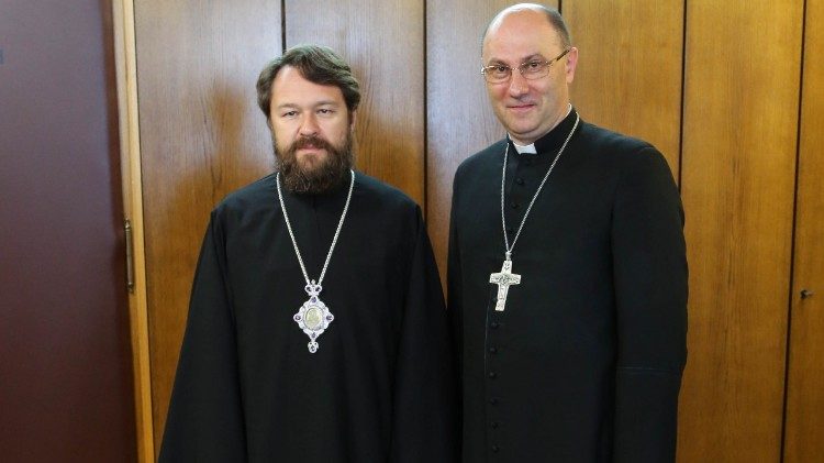 Archivbild: Metropolit Hilarion (l) und Bischof Wojciech Polak (r)