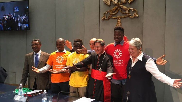 Kardinale Tagle bei der Präsentation der Kampagne „Share the Journey"  2018 im Vatikan