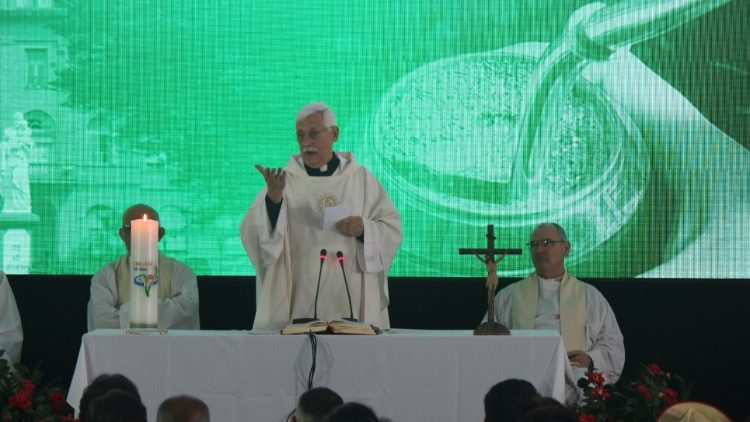 Assemblea mondiale della Comunita di Vita Cristiana a Buenos Aires presente padre generale Arturo Sosa messa 2.jpg