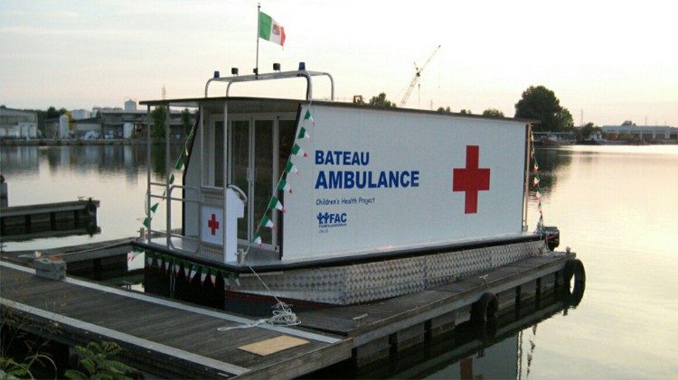 El barco ambulancia, uno de los proyectos para el Congo en los que se comprometió Luca Attanasio.