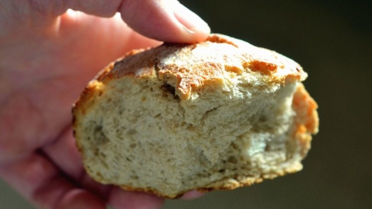  Një copë bukë për të uriturit e botës