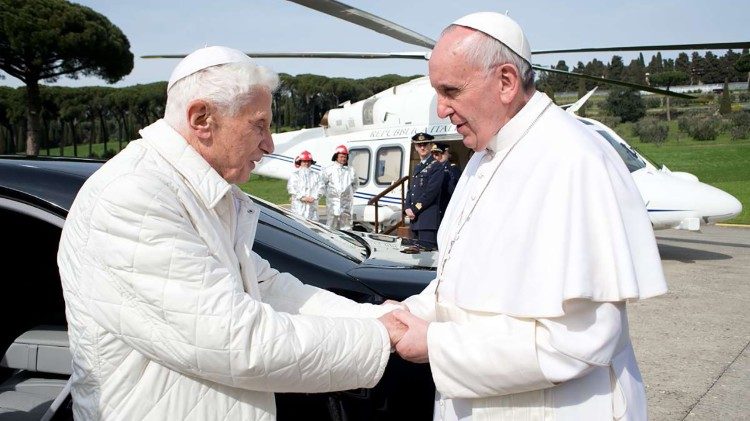 Popiežiaus Pranciškaus susitikimas su popiežiumi emeritu Benediktu XVI Kastelgandolfo popiežiškojoje viloje Albano vyskupijoje