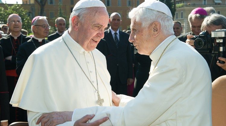 Papež Frančišek in Benedikt XVI.