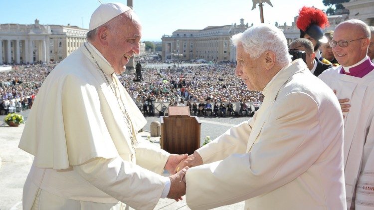 Baba Mtakatifu Mstaafu Benedikto XVI tarehe 29 Juni 2021 amefanya kumbukizi la miaka 70 tangu alipopewa Daraja Takatifu ya Upadre.