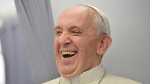 Senso dell'umorismo e santità secondo Papa Francesco 