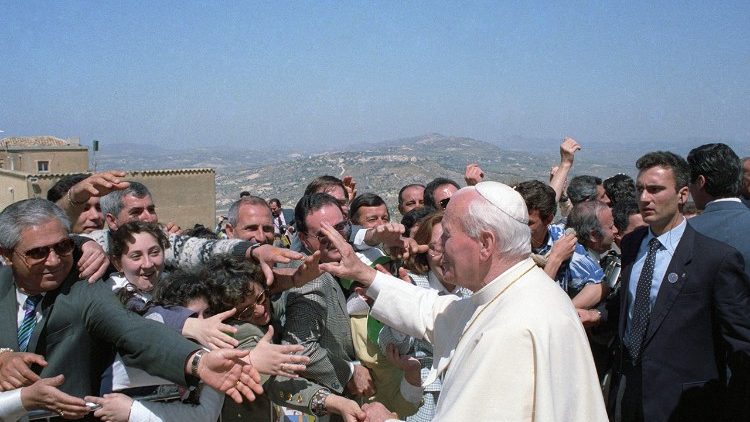 São João Paulo II durante visita a Agrigento, em 1993