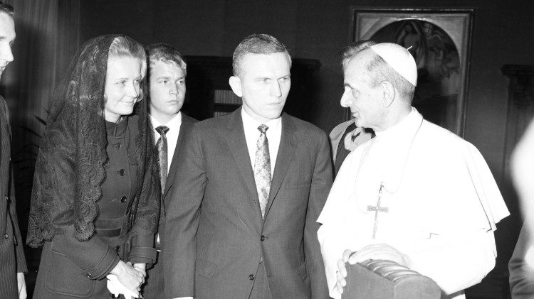 Paul VI. empfängt den Nasa-Astronauten Frank Borman Federico, Kommandant der Apollo 8, die 1968 den Mond umkreist hatte