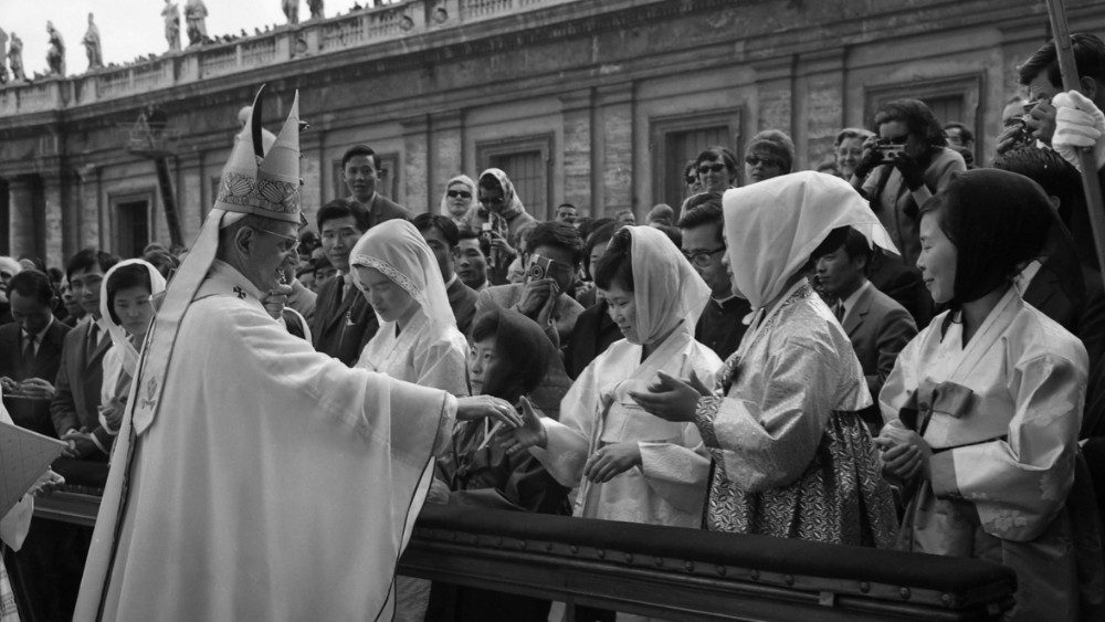 Paolo VI celebra la Messa di Pasqua in Piazza San Pietro