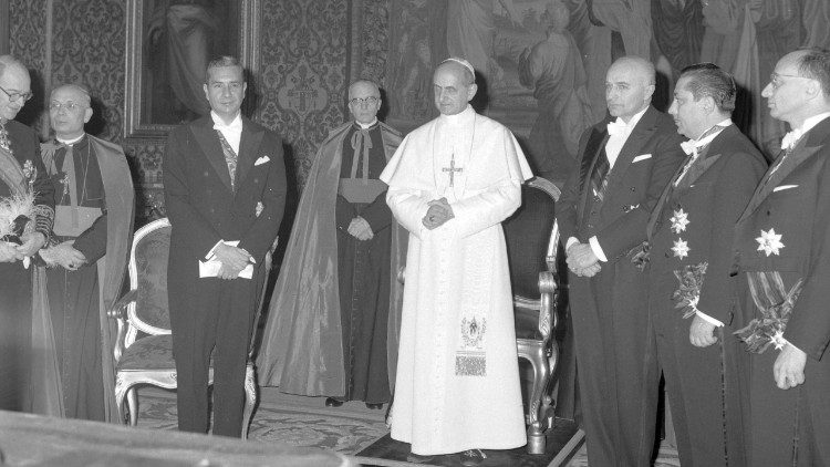 VI. Pál pápa fogadja Aldo Morót 1964-ben