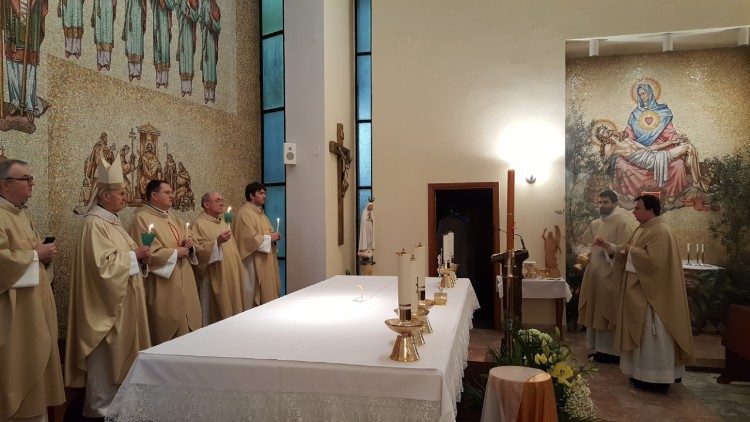Oltár Sedembolestnej Panny Márie je súčasťou kaplnky Pápežského slovenského kolégia v Ríme