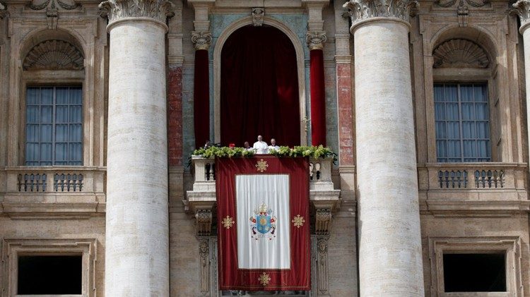 Central Loggia of St Peter's Basilica where Pope Francis delivers the "Urbi et Orbi" message and blessing