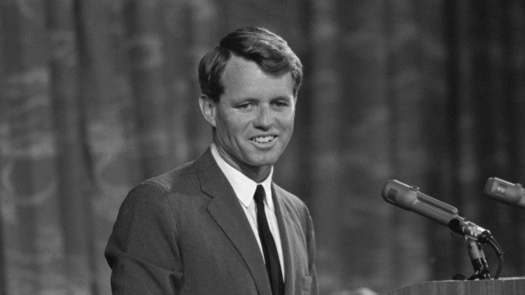 Robert_F._Kennedy_appearing_before_Platform_Committee,_August_19,_1964aem.jpg
