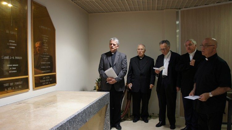 Mons.Jean-Marc Aveline, il secondo da destra, durante la beatificazione di Jean-Baptiste Fouque, il 22 settembre 2017 a Marsiglia