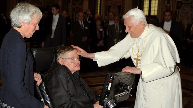 Stephen Hawking e Papa Bento XVI