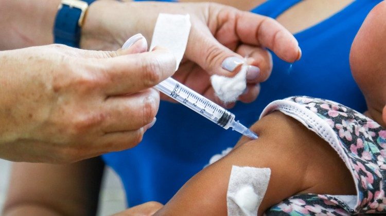 Alguns grupos no Brasil se recusam a vacinar seus filhos