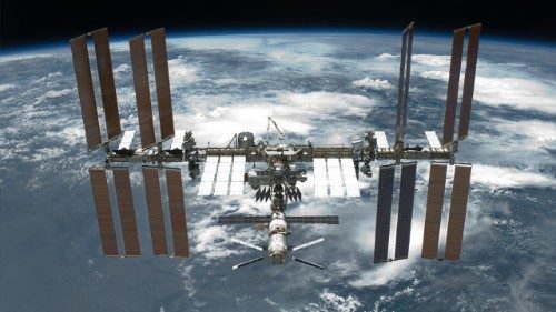 L’astronauta Nespoli: dallo spazio la Terra è una fragile nave