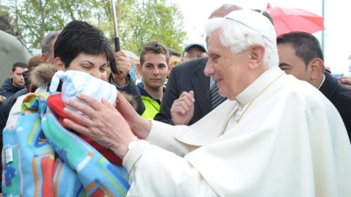 Папа Франциск написал предисловие к книге Бенедикта XVI