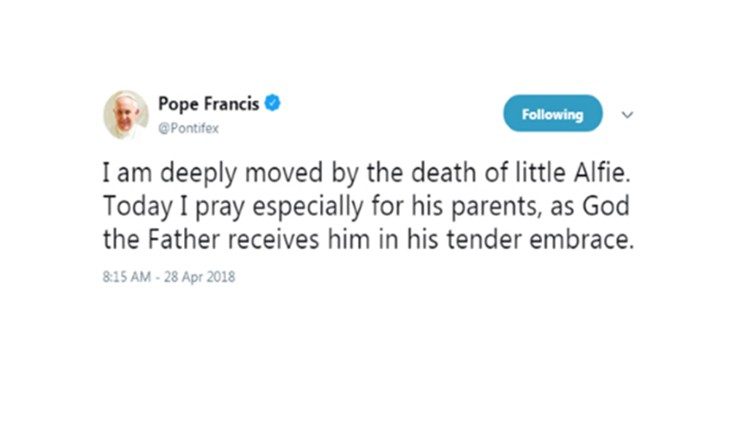 Papa u tweetu izrazio žalost zbog smrti malog Alfieja