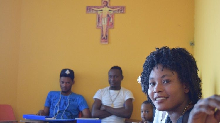 PUCRS oferece curso de português aos haitianos