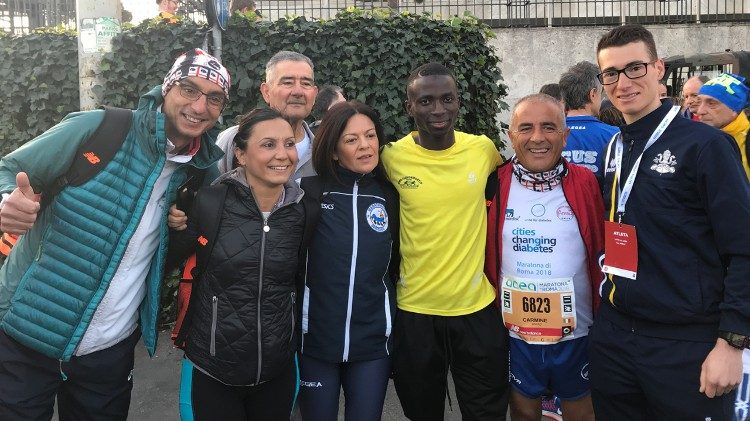 Rímskeho maratónu sa tento rok zúčastnili aj športovci z atletického klubu Vatikánu