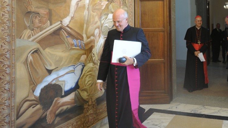 Mgr Alfred Xuereb après l'angélus du 15 août 2012 au Palais apostolique.