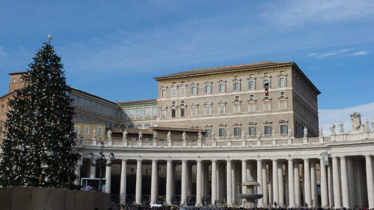 Ziert bereits den Petersplatz: die 20 m hohe Rottanne