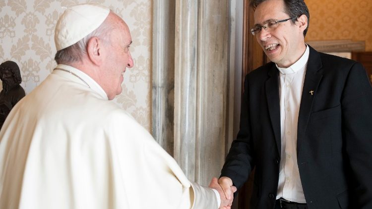 Der Jesuit Frederic Fornos leitet das „Weltweite Gebetsnetzwerk des Papstes“