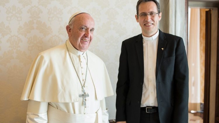 Папа Франциск и о. Фредерик Форно, директор Всемирной сети молитвы Святейшего Отца