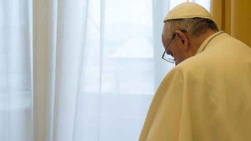 Angélus : le Pape François prie pour les victimes des attentats en Afghanistan