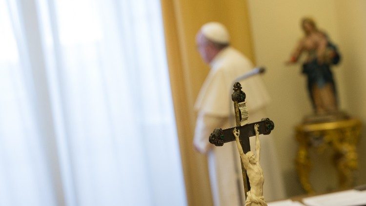 "As vitórias obtidas com a violência são falsas vitórias", disse o Papa no Angelus