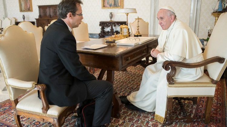 2016-09-01 Papa Francesco incontra padre fornos