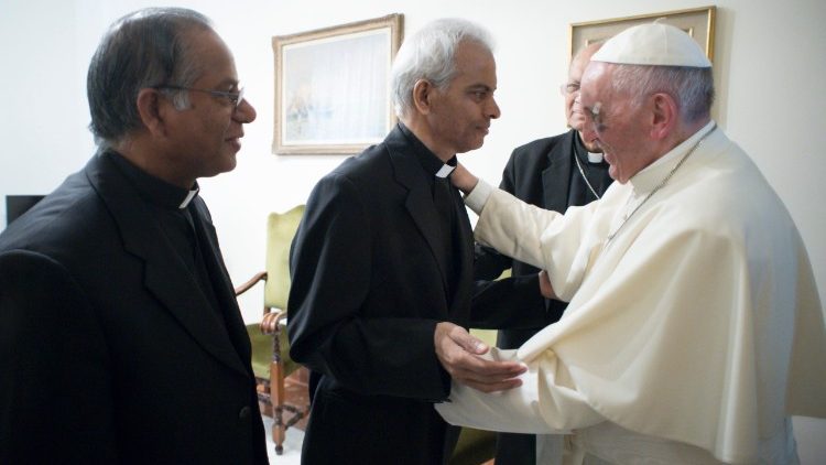 Papa Francisco e Padre Tom Uzhunnalil