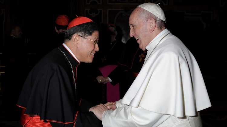 Кардинал Таґле та Папа Франциск