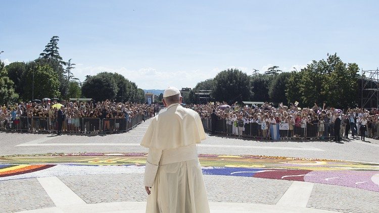 Imagen de archivo: el Papa Francisco en una visita pastoral a Asís, Italia.
